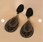 Retro Black Hollow Pattern Earrings - Image 4